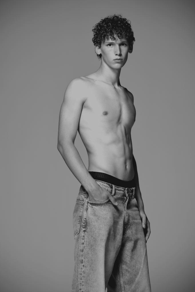 Samuel Schmid look 7