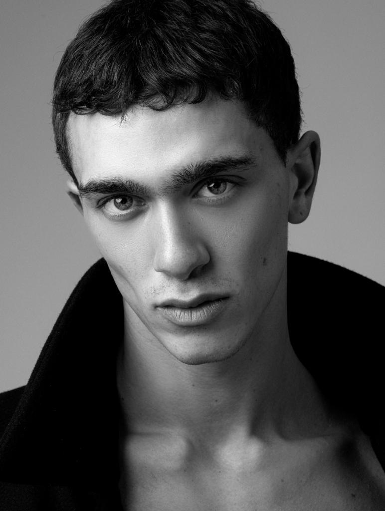 William Cardone look 9