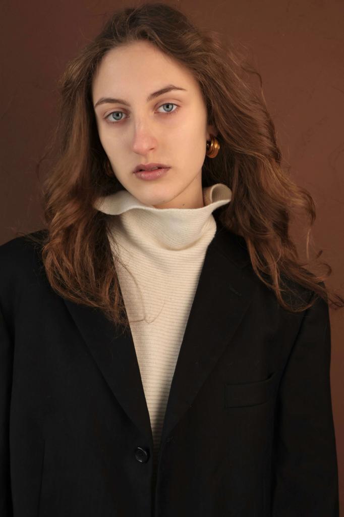 Anisia Andrienko look 1