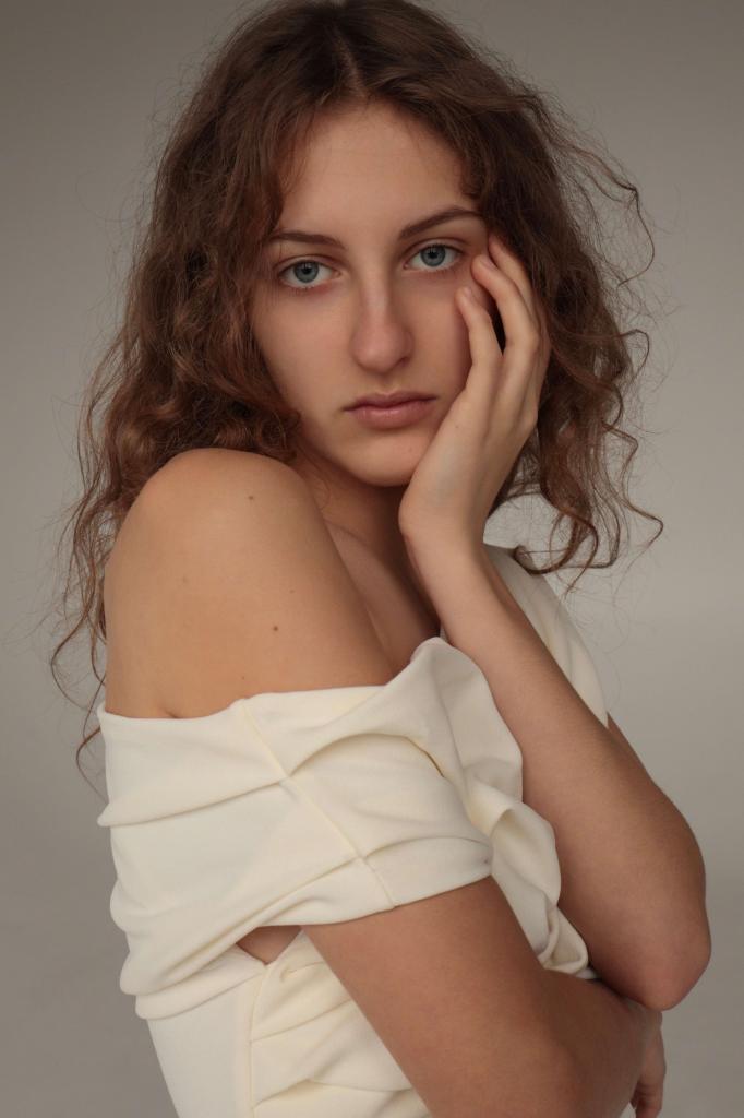 Anisia Andrienko look 16