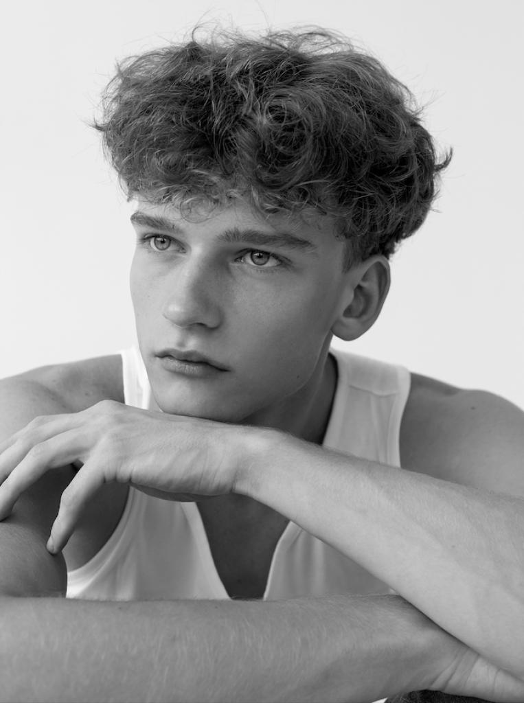 Simonas Memėnas look 3