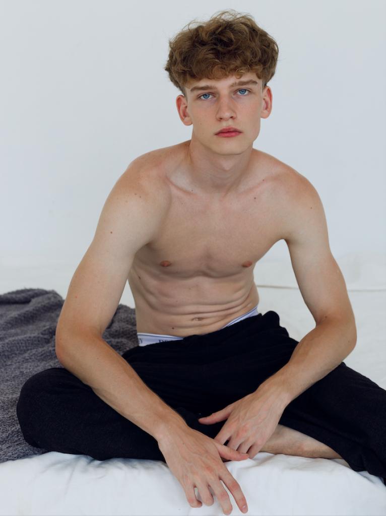 Simonas Memėnas look 9