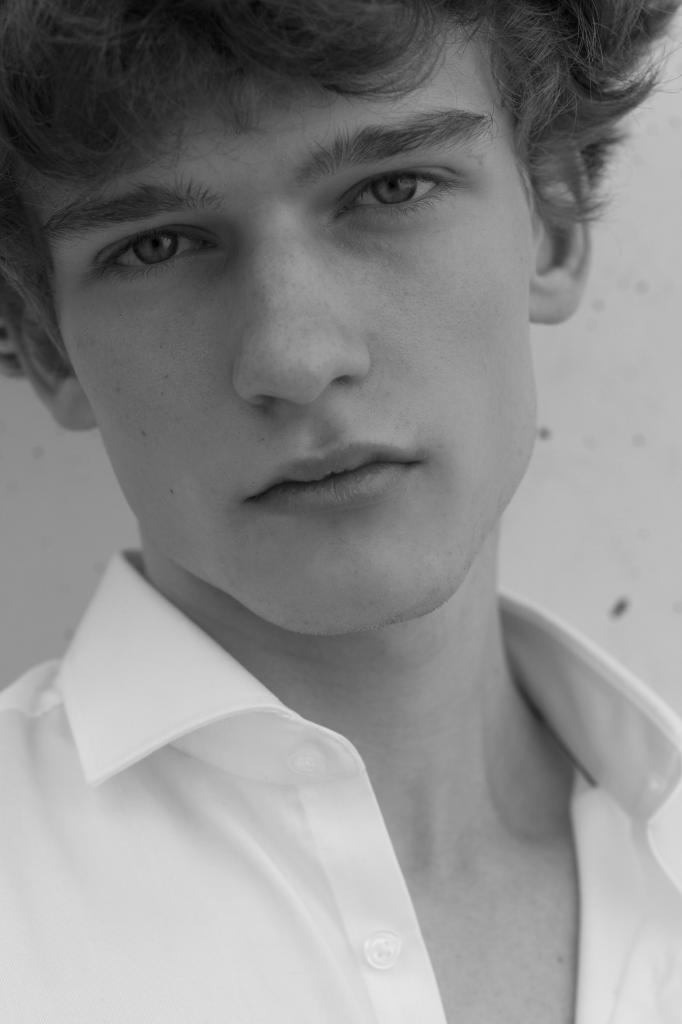 Simonas Memėnas look 16